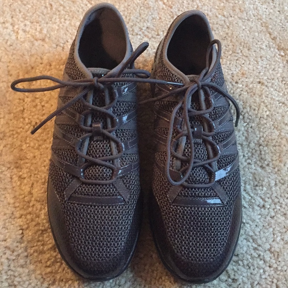 New Under Armour Women black grey low top shoe sneaker shoe size 7